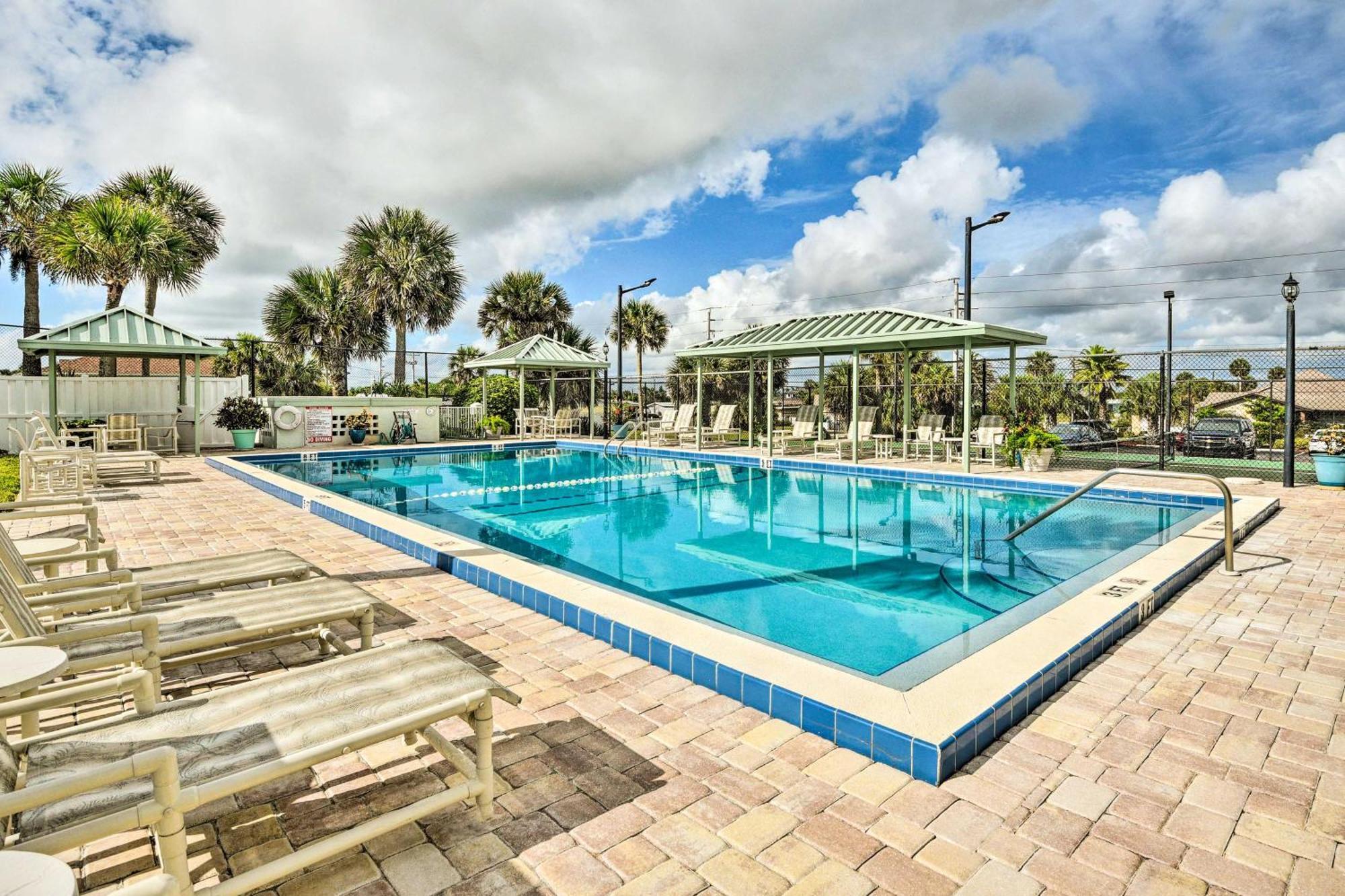 Daytona Condo With Community Pool, Walk To Beach! Daytona Beach Shores Exterior photo