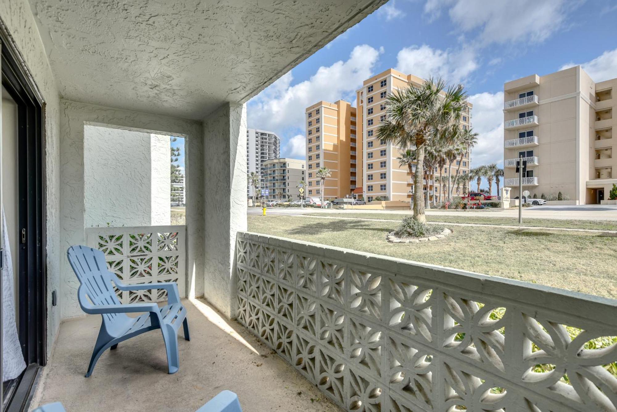 Daytona Condo With Community Pool, Walk To Beach! Daytona Beach Shores Exterior photo