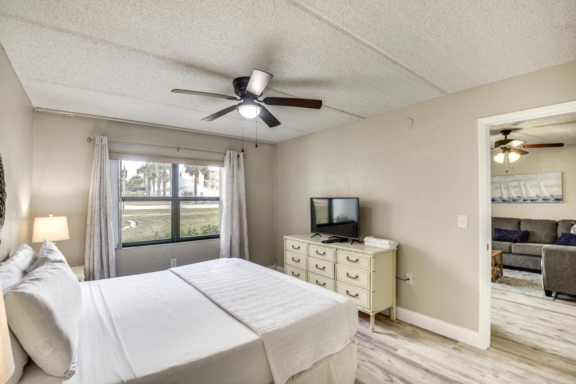 Daytona Condo With Community Pool, Walk To Beach! Daytona Beach Shores Exterior photo