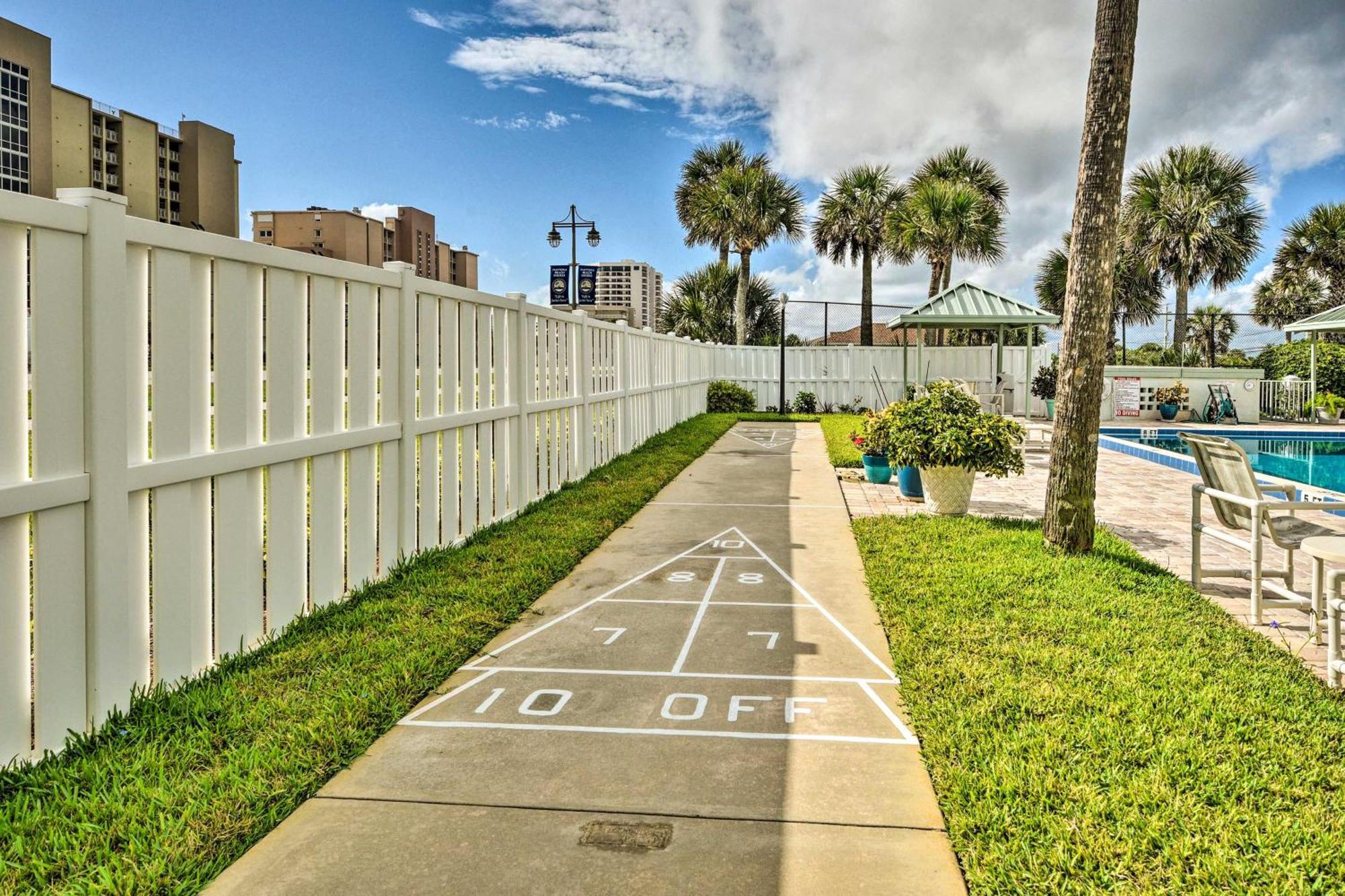 Daytona Condo With Community Pool, Walk To Beach! Daytona Beach Shores Exterior photo